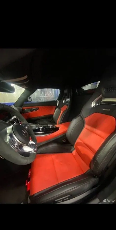 Mercedes-AMG: красно-чёрный салон