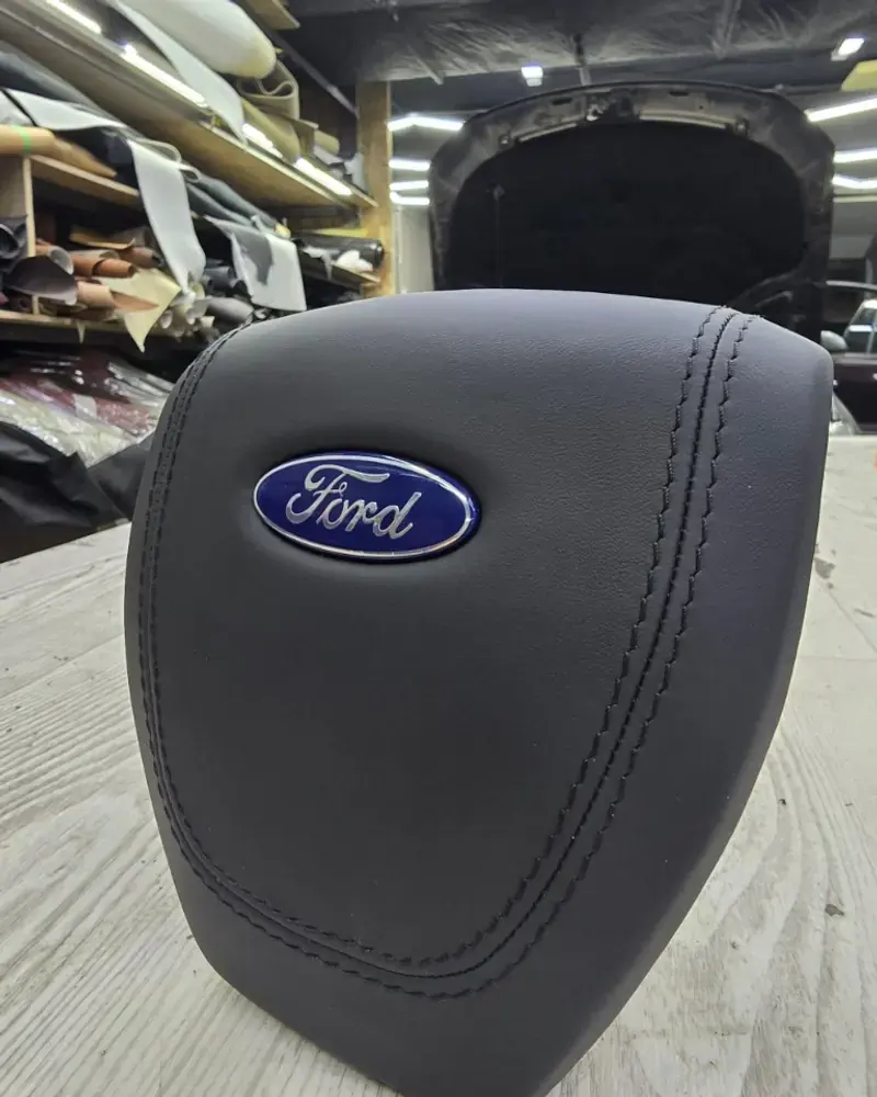 Подушка руля Ford: кожа, двойная строчка, штатный логотип