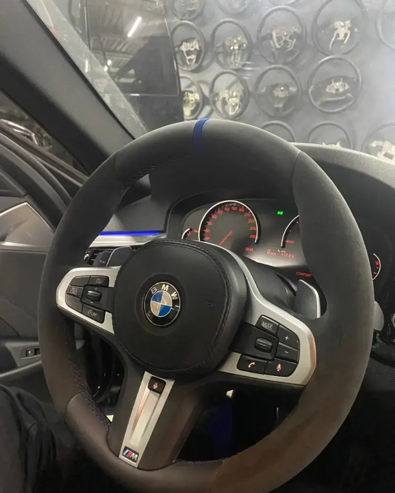 BMW M: алькантара, синяя строчка и нулевая отметка